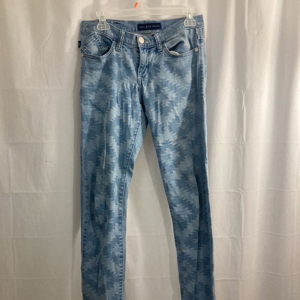 HP 10/4!! 🎉 🤩 Rock and Republic! Fantastic Size 6 Jeans w/ cool Aztec Design